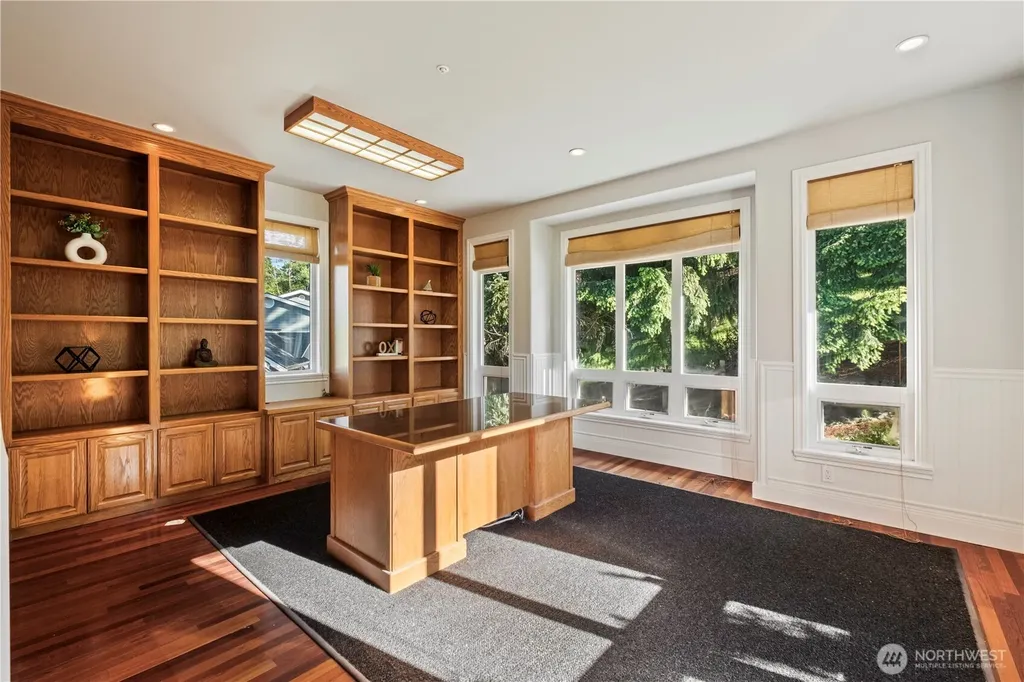 402 3rd Lane Fox Island WA 98333