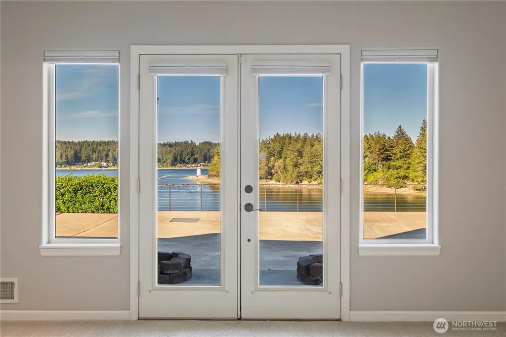 402 3rd Lane Fox Island WA 98333