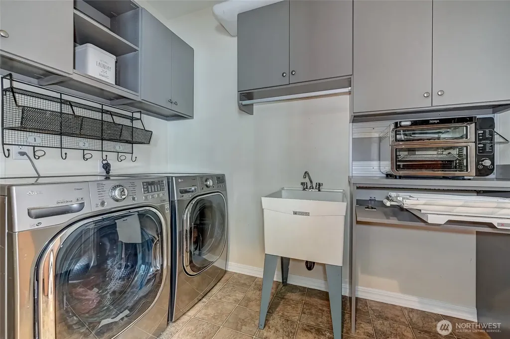 24563 NE Vine Maple Way Redmond WA 98053
