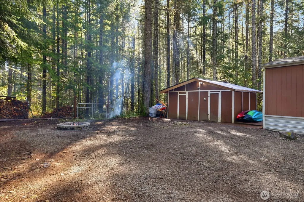 300 N Mount Jupiter Hoodsport WA 98548