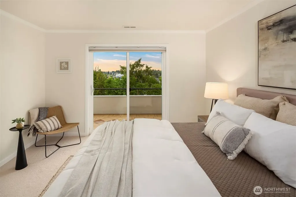 2565 Dexter Avenue N Seattle WA 98109