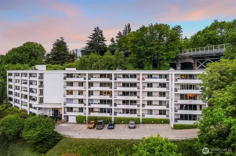2565 Dexter Avenue N Seattle WA 98109