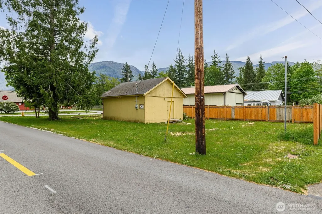 920 Orchard Avenue Gold Bar WA 98251
