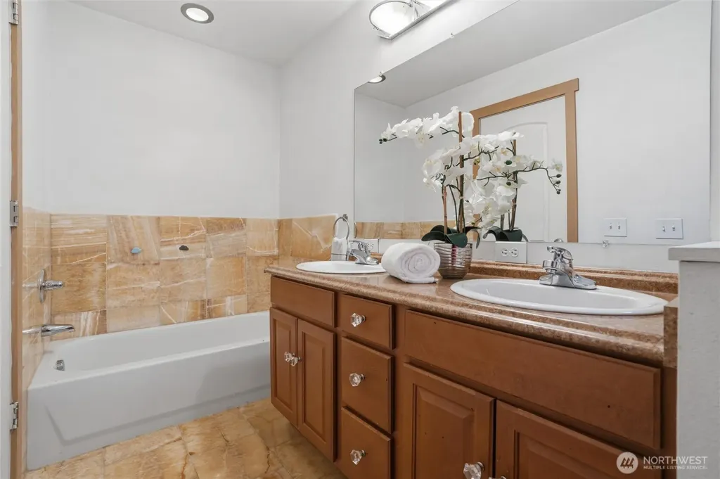 6604 198th Place SW Lynnwood WA 98036