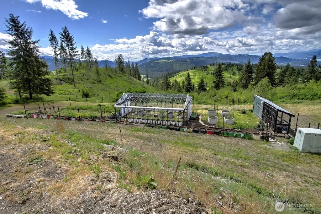 1631 Bonanza Hill Road Evans WA 99126
