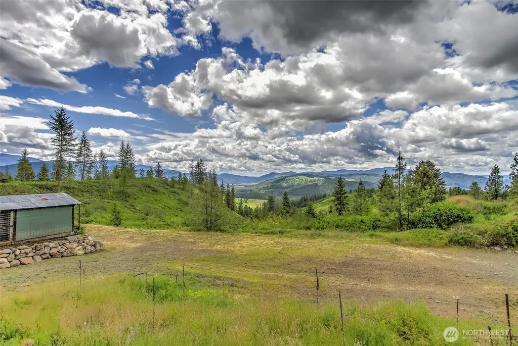 1631 Bonanza Hill Road Evans WA 99126