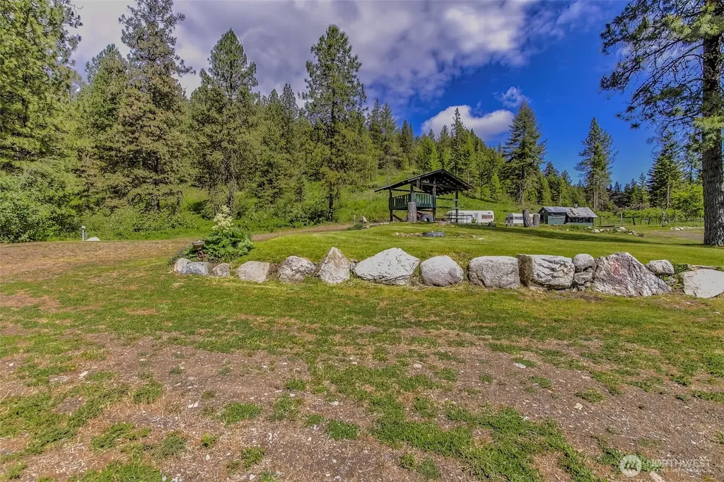 1631 Bonanza Hill Road Evans WA 99126