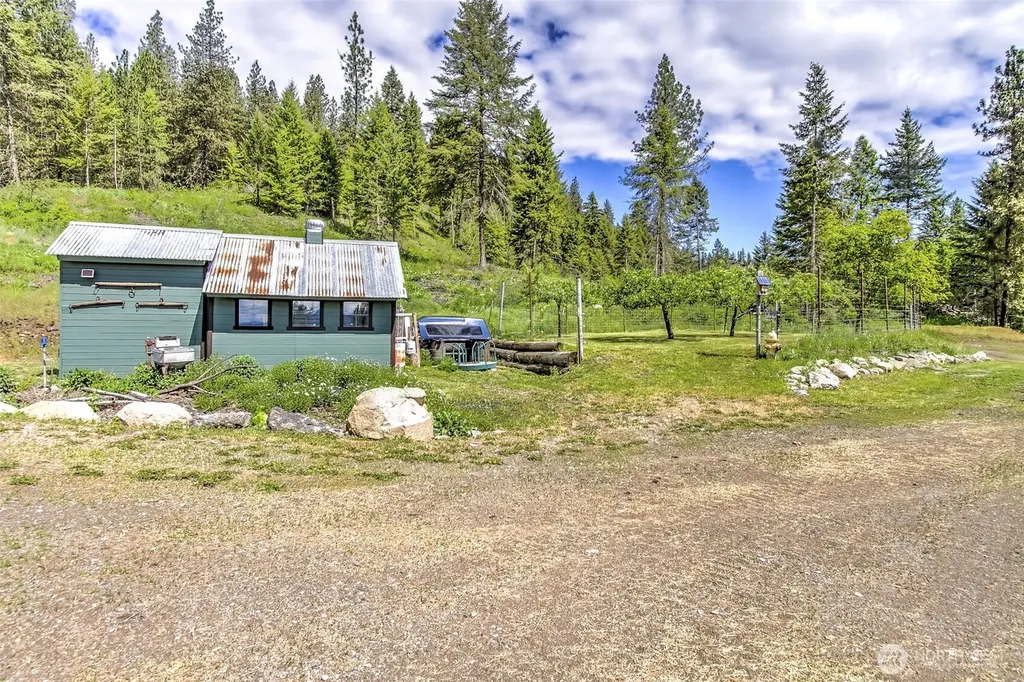 1631 Bonanza Hill Road Evans WA 99126