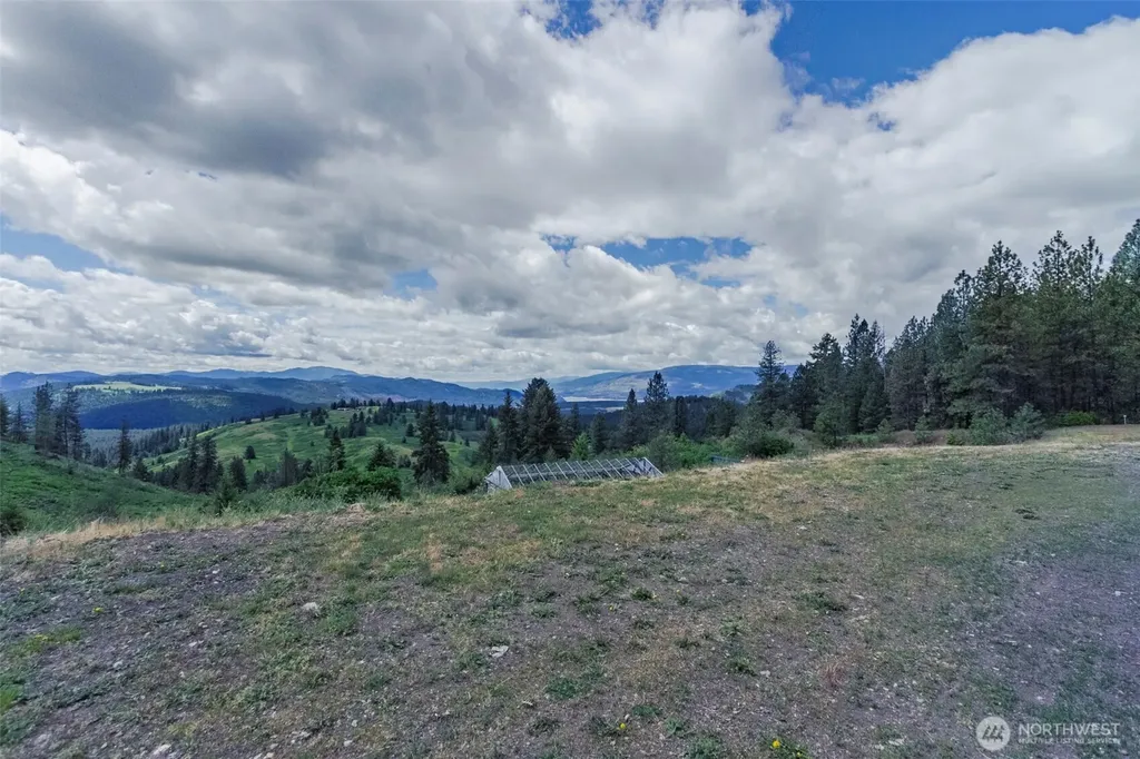 1631 Bonanza Hill Road Evans WA 99126