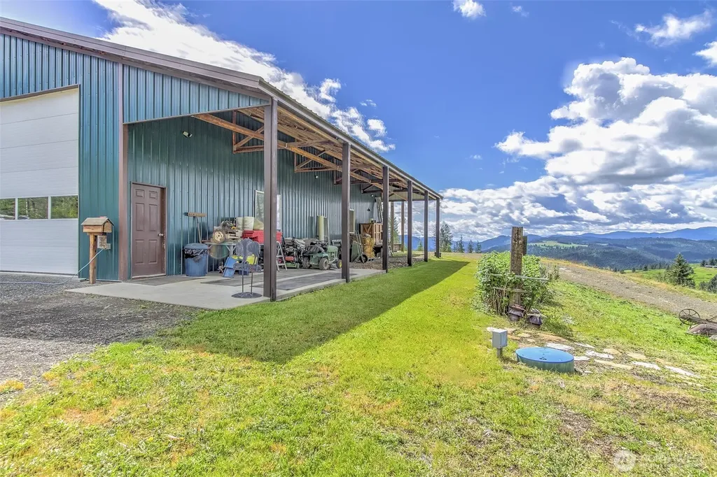 1631 Bonanza Hill Road Evans WA 99126