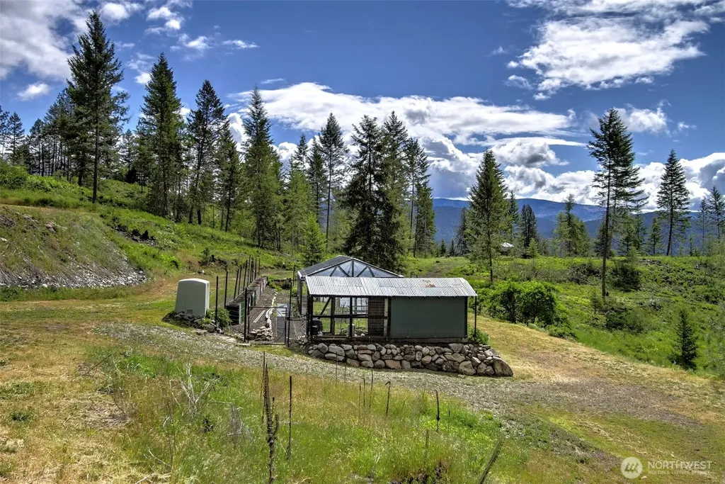 1631 Bonanza Hill Road Evans WA 99126