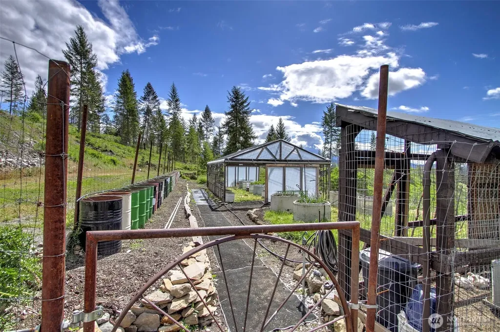 1631 Bonanza Hill Road Evans WA 99126