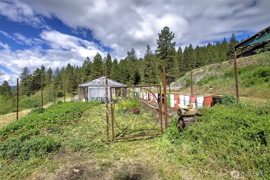 1631 Bonanza Hill Road Evans WA 99126
