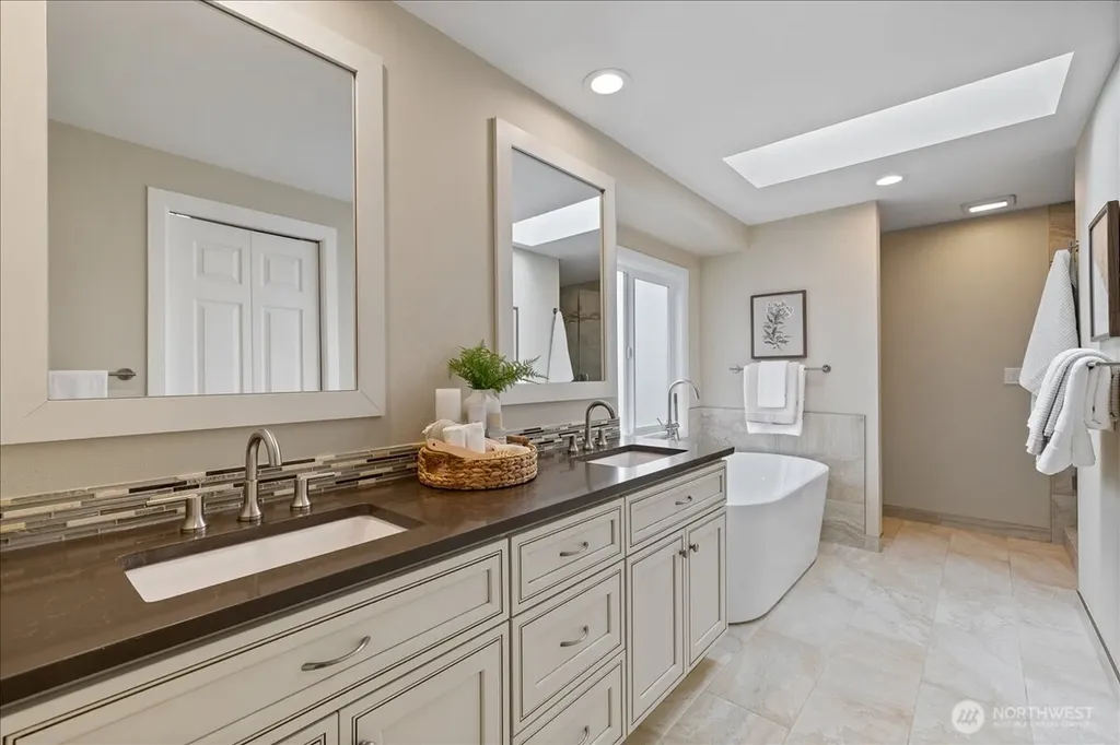 6041 118th Avenue SE Bellevue WA 98006