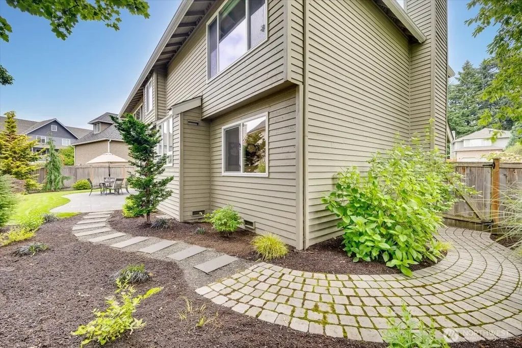 6041 118th Avenue SE Bellevue WA 98006