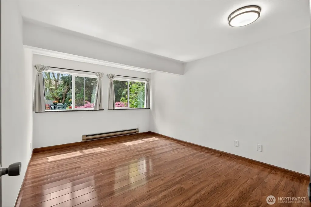 19428 Aurora Avenue N Shoreline WA 98133