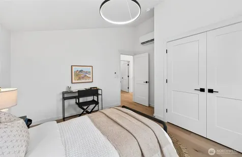 8512 15th Avenue NE Seattle WA 98115
