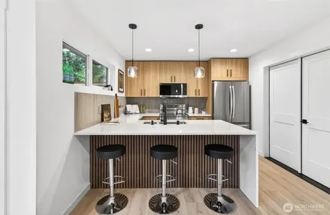 8510 15th Avenue NE Seattle WA 98115