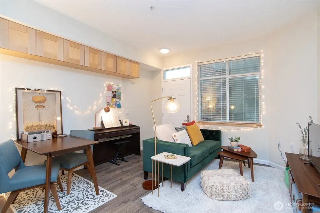 812 5th Avenue N Seattle WA 98109