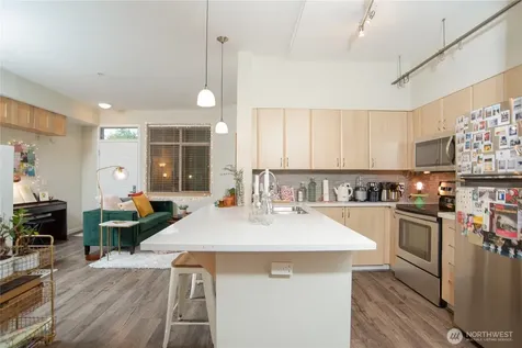 812 5th Avenue N Seattle WA 98109