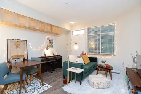 812 5th Avenue N Seattle WA 98109