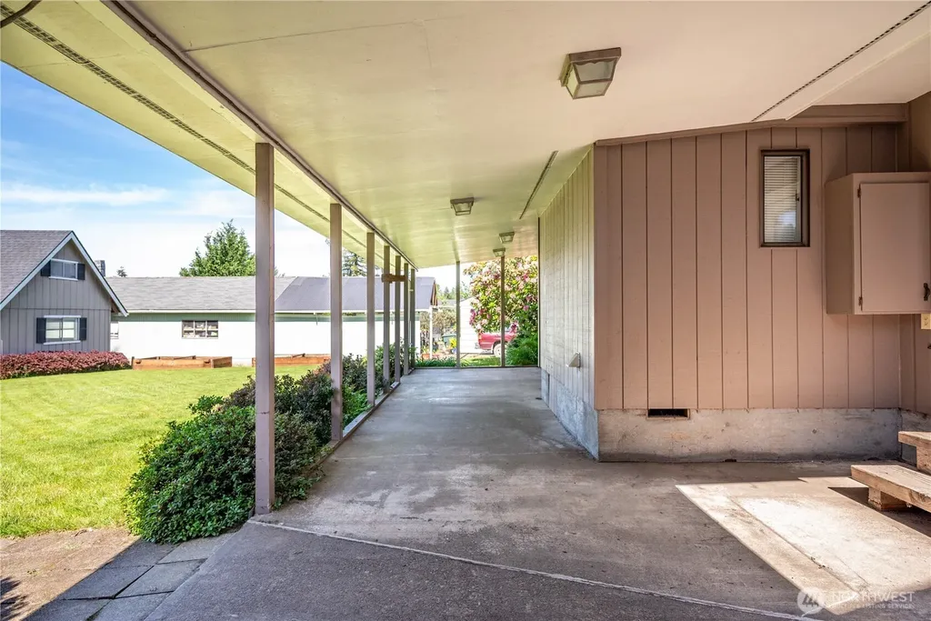 933 S Nevada Drive Longview WA 98632