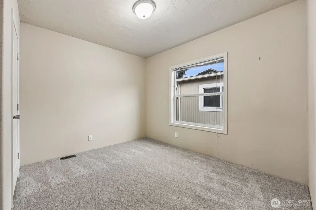 1720 Maple Lane Kent WA 98030