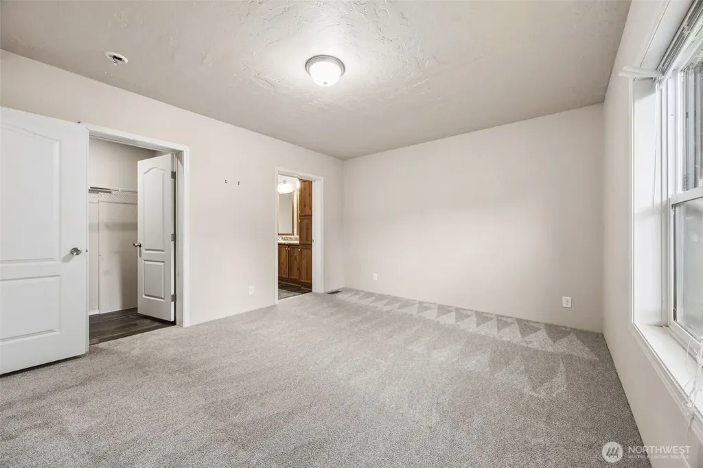 1720 Maple Lane Kent WA 98030