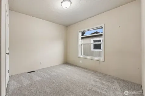 1720 Maple Lane Kent WA 98030