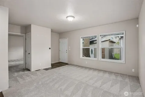 1720 Maple Lane Kent WA 98030