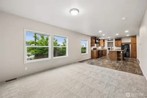 1720 Maple Lane Kent WA 98030