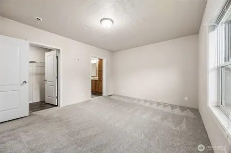 1720 Maple Lane Kent WA 98030