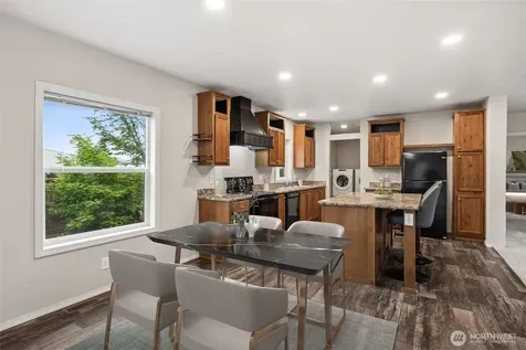 1720 Maple Lane Kent WA 98030