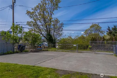 407 E Wright Avenue Tacoma WA 98404