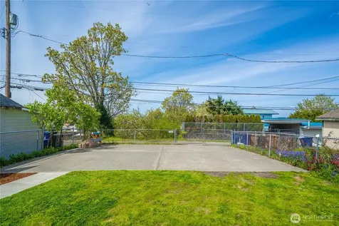 407 E Wright Avenue Tacoma WA 98404