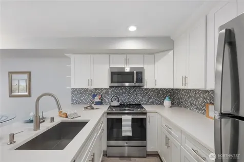 3022 SW Bradford Street Seattle WA 98126