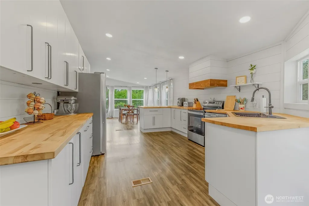 567 Quick Road Castle Rock WA 98611