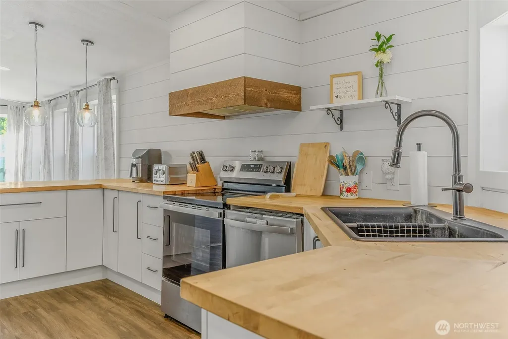 567 Quick Road Castle Rock WA 98611