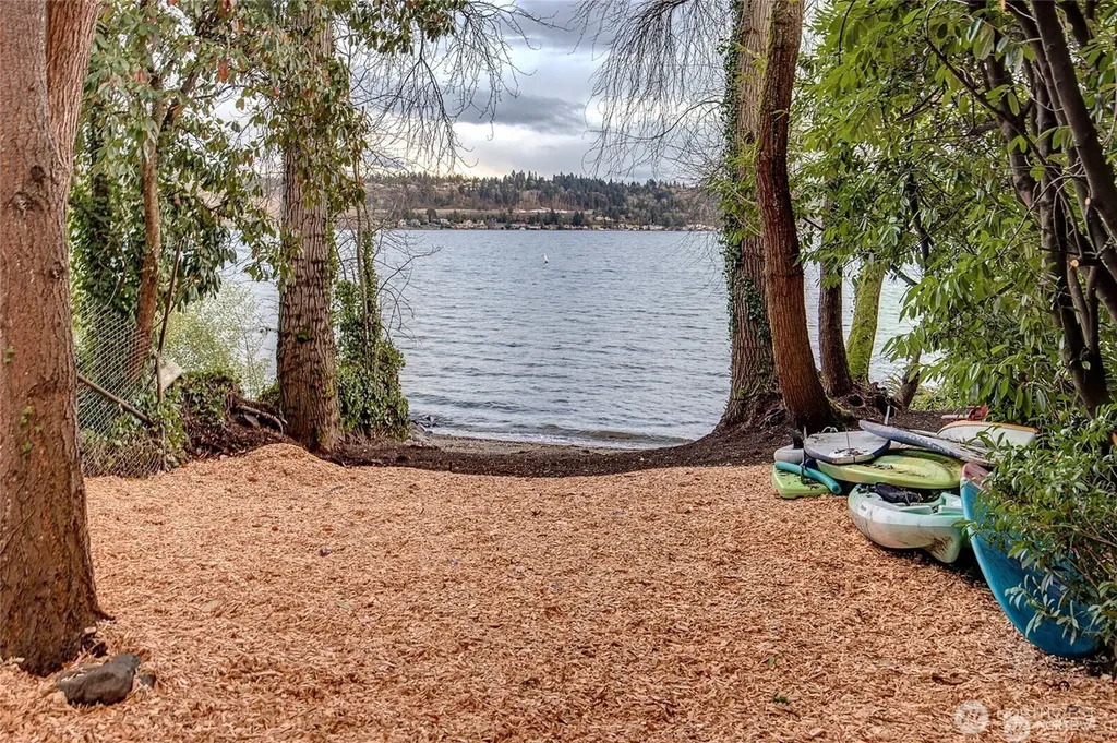 9818 SE 42nd Place Mercer Island WA 98040