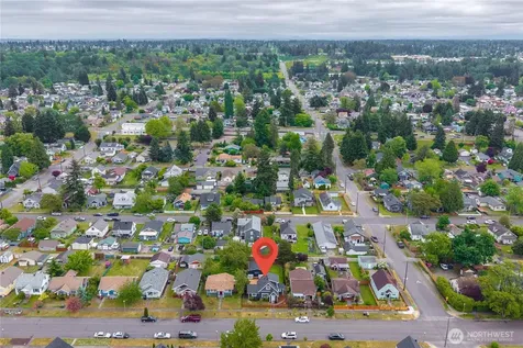 6235 S Lawrence Street Tacoma WA 98409