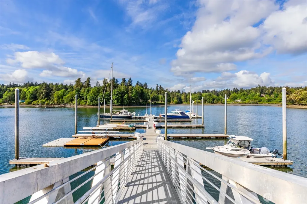 105 Lovell Avenue SW Bainbridge Island WA 98110