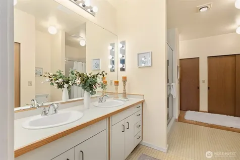 105 Lovell Avenue SW Bainbridge Island WA 98110