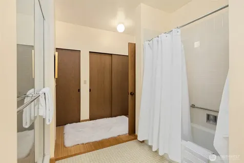 105 Lovell Avenue SW Bainbridge Island WA 98110