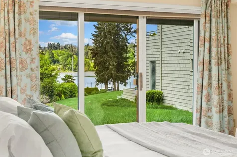 105 Lovell Avenue SW Bainbridge Island WA 98110