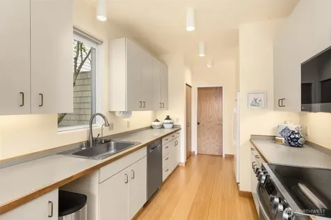 105 Lovell Avenue SW Bainbridge Island WA 98110