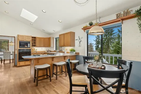 2420 Squak Mountain Loop SW Issaquah WA 98027