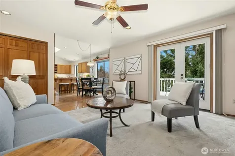2420 Squak Mountain Loop SW Issaquah WA 98027