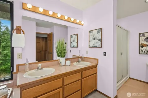 2420 Squak Mountain Loop SW Issaquah WA 98027
