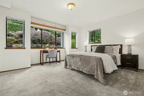 2420 Squak Mountain Loop SW Issaquah WA 98027