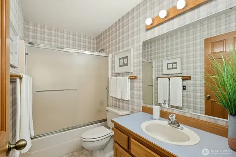 2420 Squak Mountain Loop SW Issaquah WA 98027